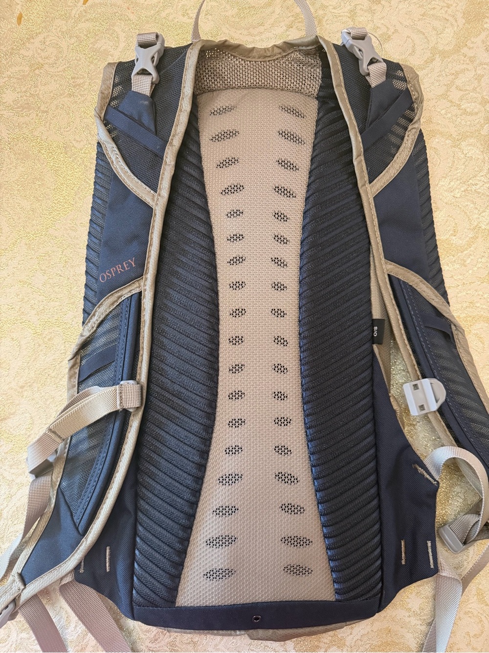 OSPREY Men’s Light Tan Hydration Daypack Backpack - Picture 3 of 12